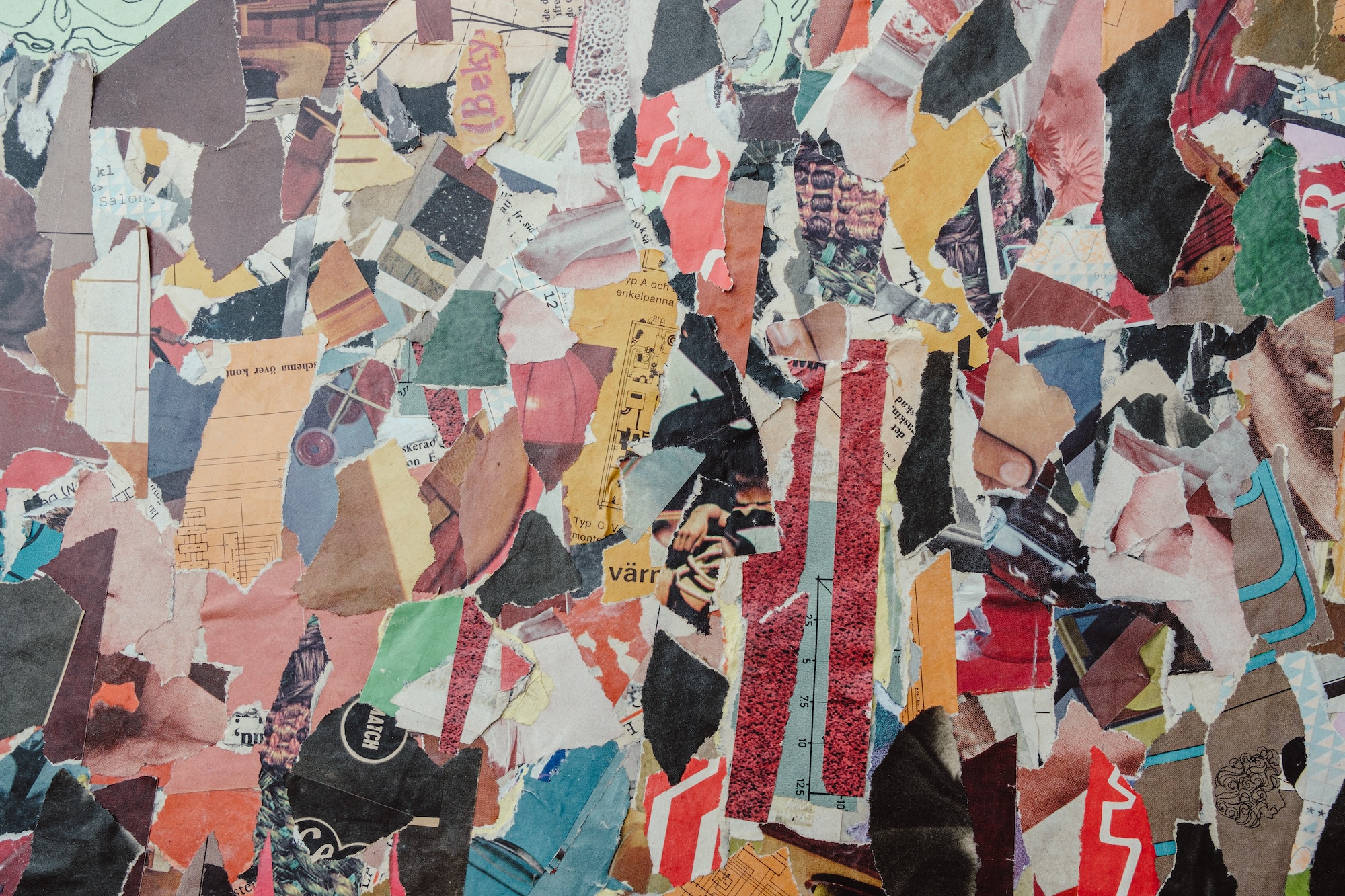 Astuces pour réussir vos créations artistiques en utilisant la technique du collage mixte